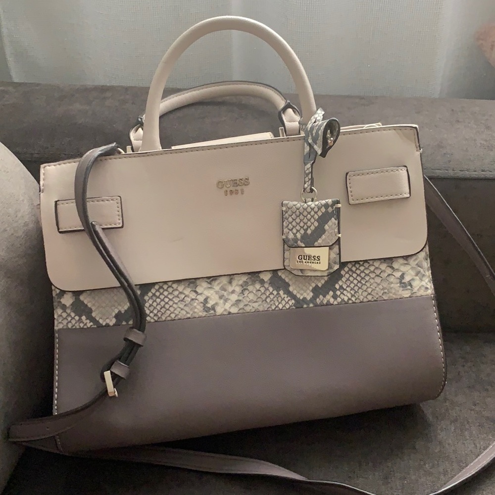 Guess bag!
